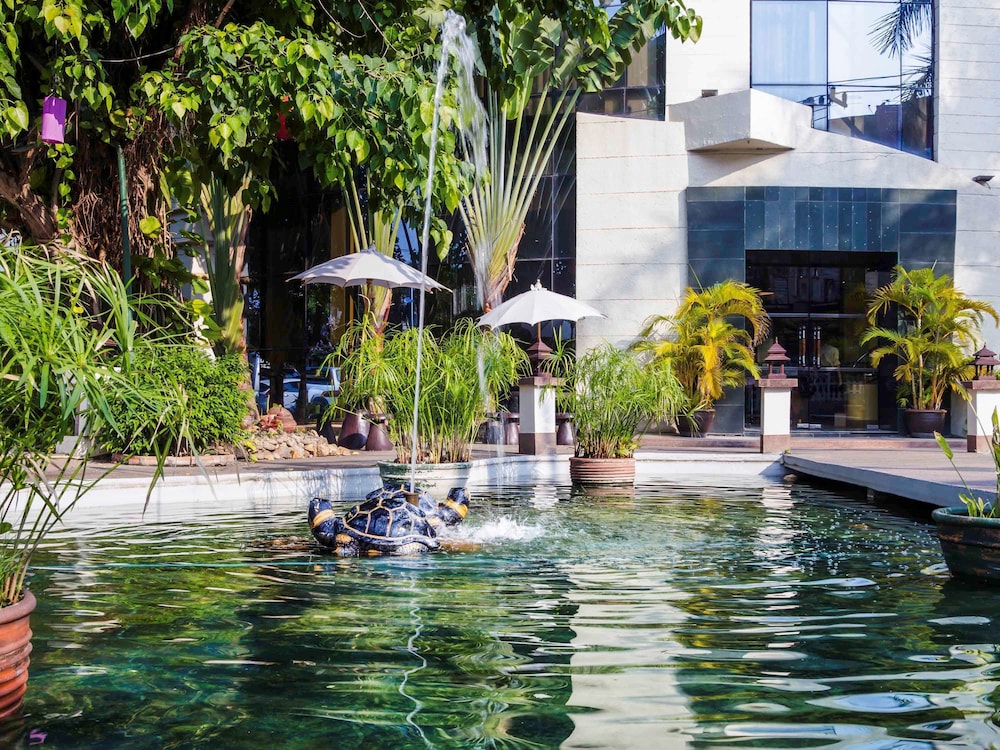 Mercure Chiang Mai Hotel 54/61