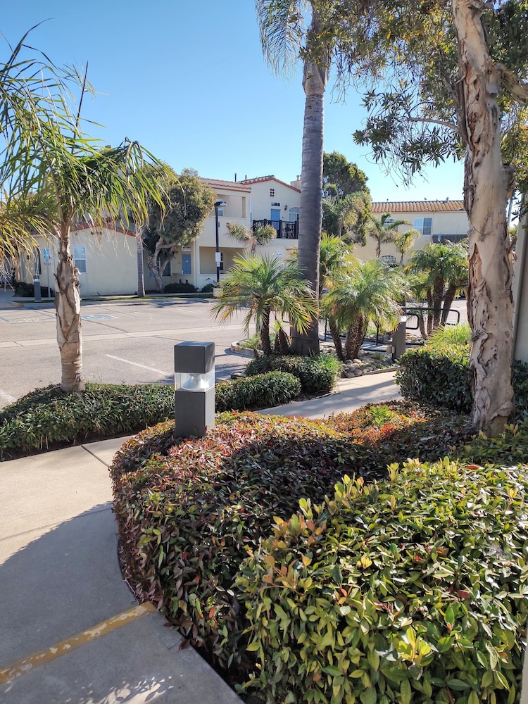 Pacific Plaza Resort 65/70