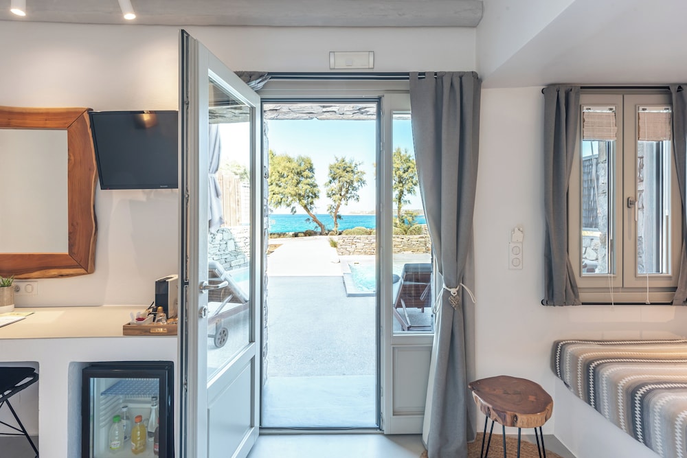Paros Comfy Suites 18/50
