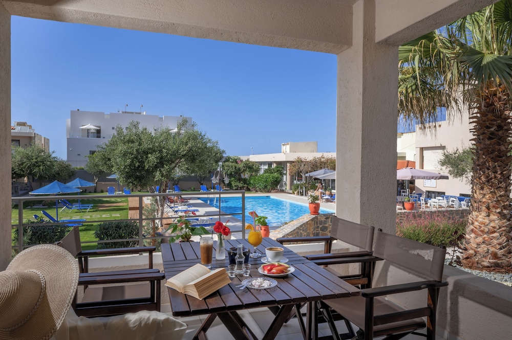 Creteco Hotel & Suites 56/72
