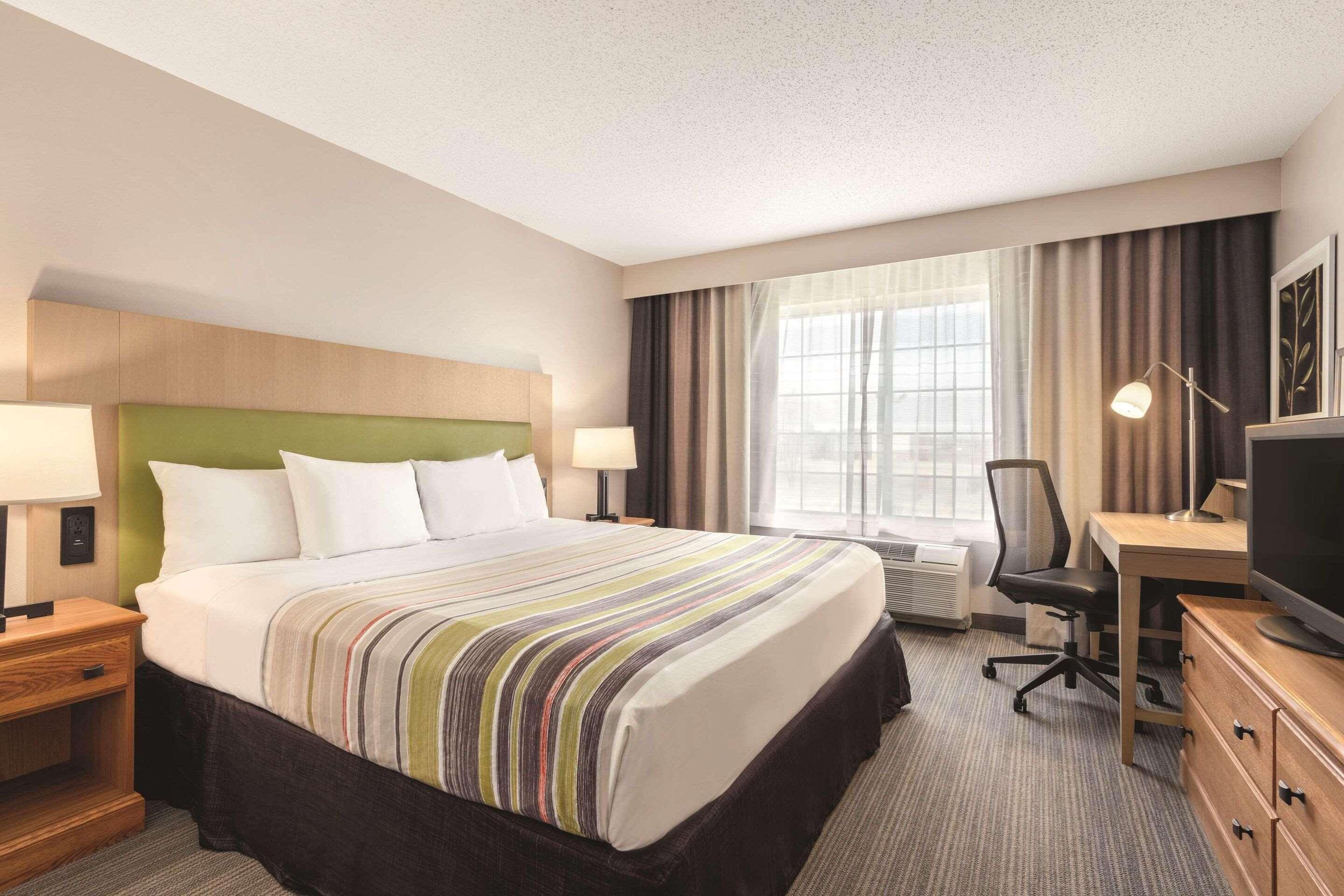 Suite, King and Queen Bed