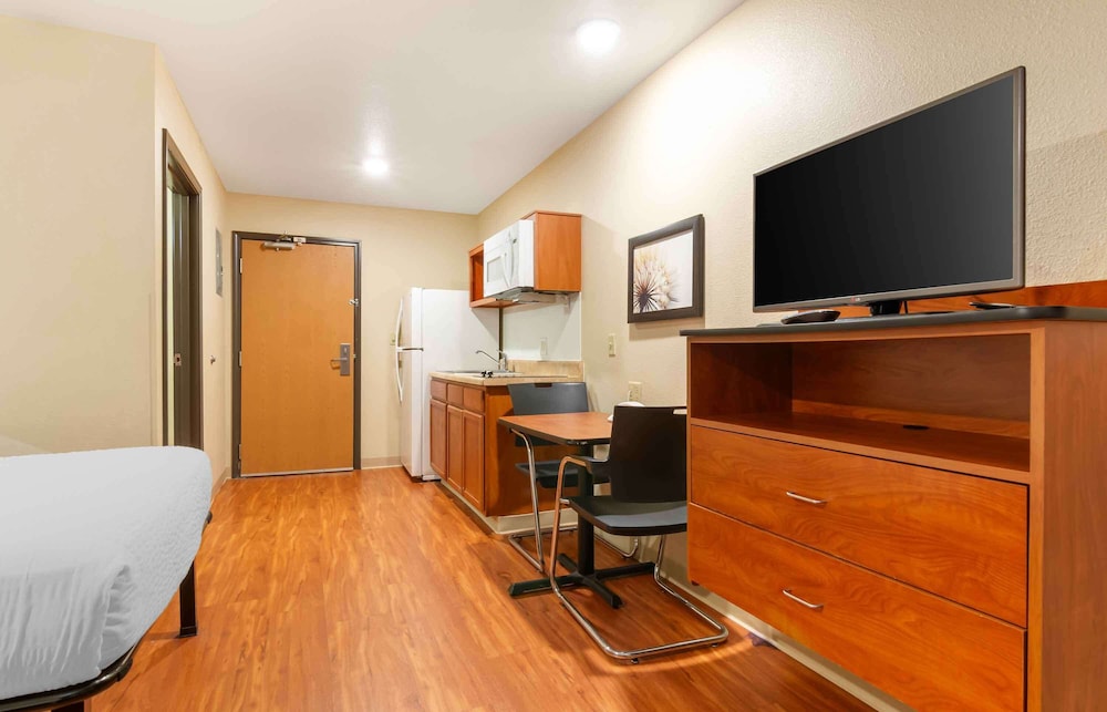 Extended Stay America Select Suites - Kansas City - Stadium 30/43