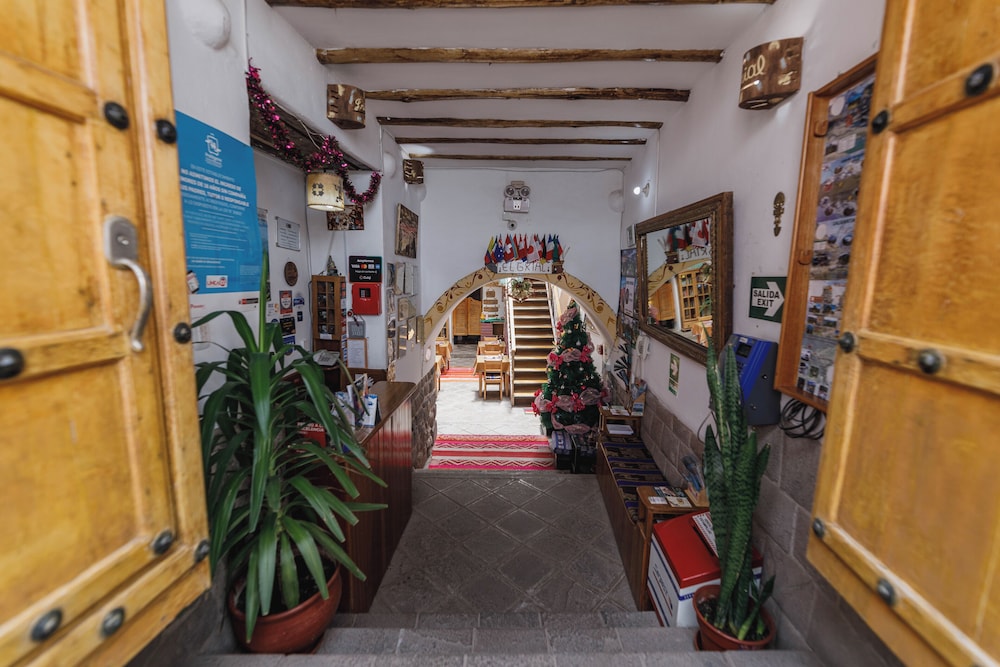 Hostal El Grial 46/53