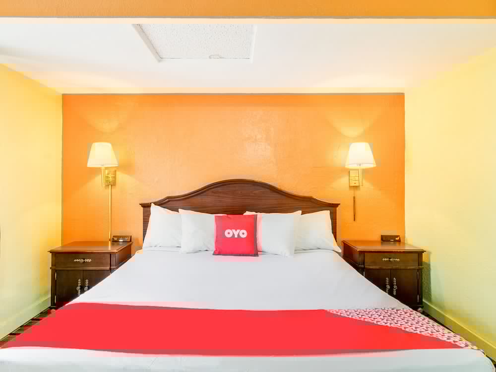 OYO Hotel Downtown Peoria I-74 30/58