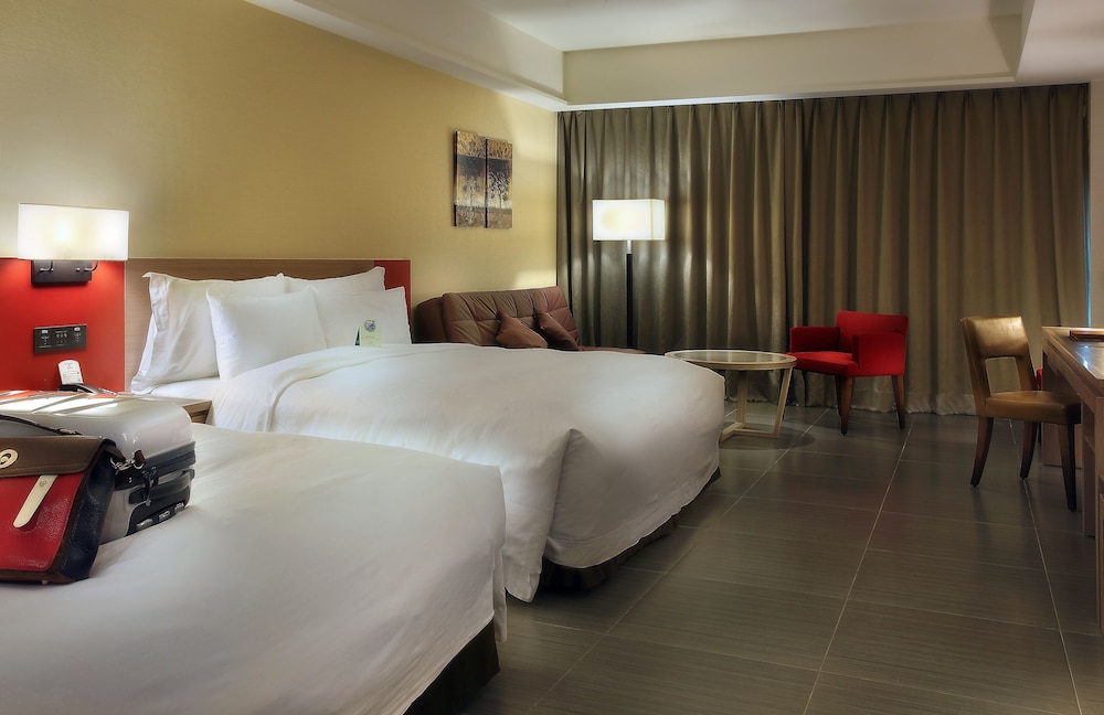 Elite, Quadruple, 2 Queen Beds