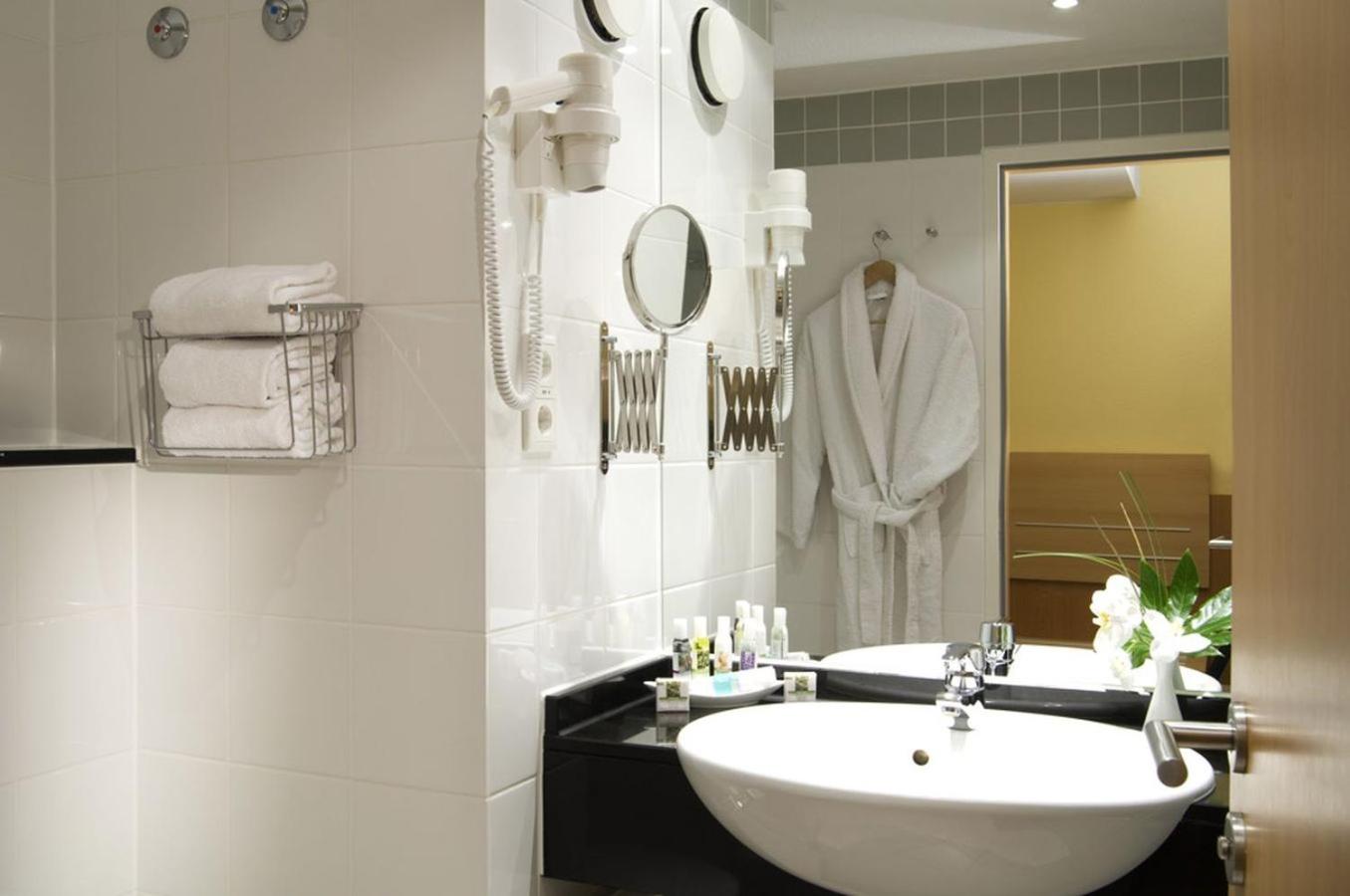 غرفة بسرير كينج بإطلالة على الحديقة، Mercure Hotel Schweinfurt Maininsel 7/7