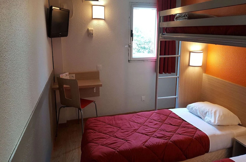 PREMIERE CLASSE MONTREUIL 32/53