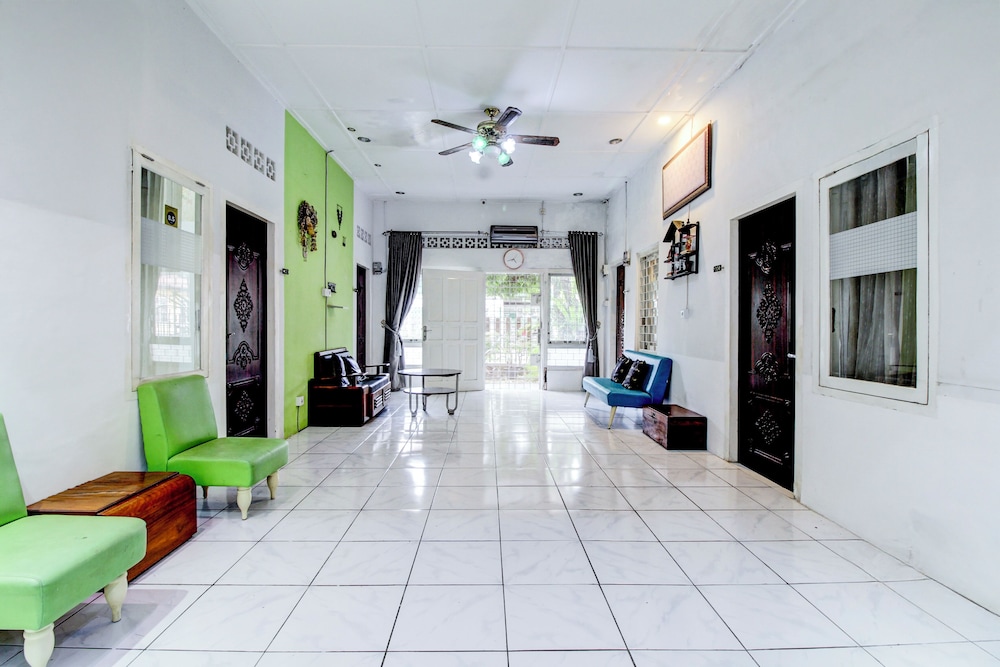 Hotel O Jalan Jenderal Sudirman Near Imam Bonjol Square Formerly Nelvi Guest House 36/50