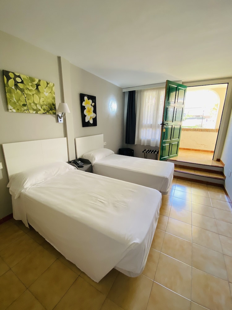 Economy twin room
