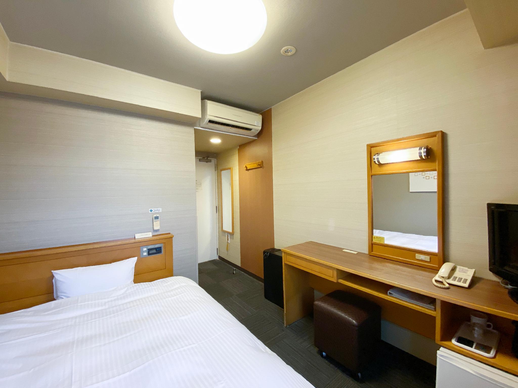 Room, Single, West Wing