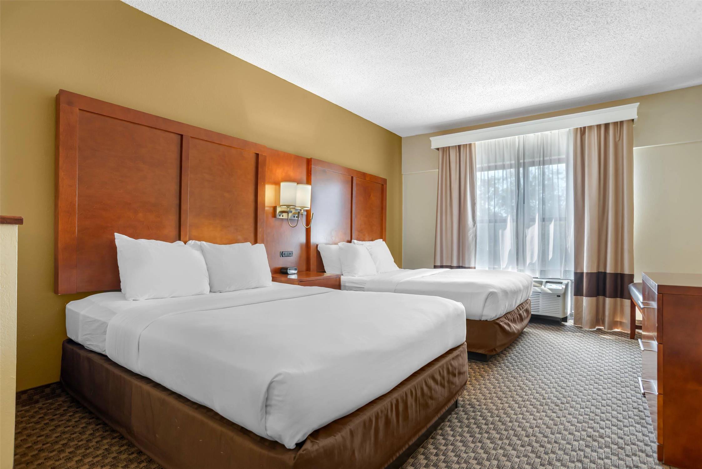 SUITE, 2 QUEEN BEDS