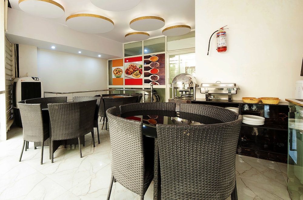HOTEL AIRPORT INN 42/46