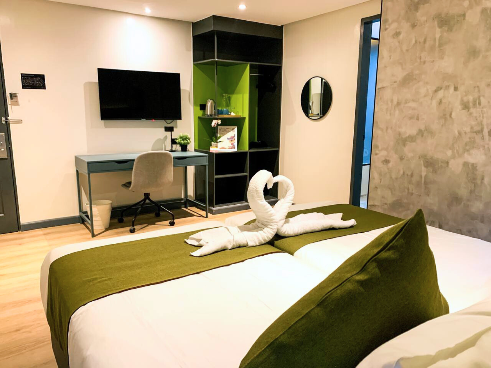 Deluxe, Double Bed