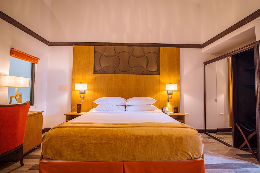 Sago Palm Hotel 11/68