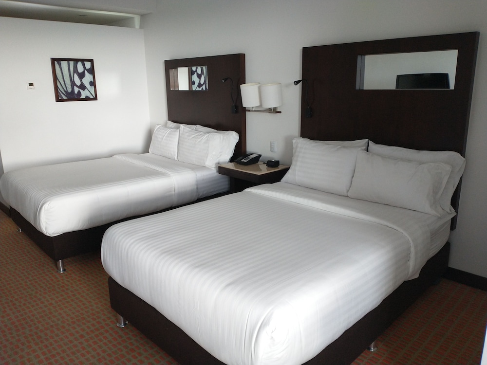 Holiday Inn Bogota Airport 26/75