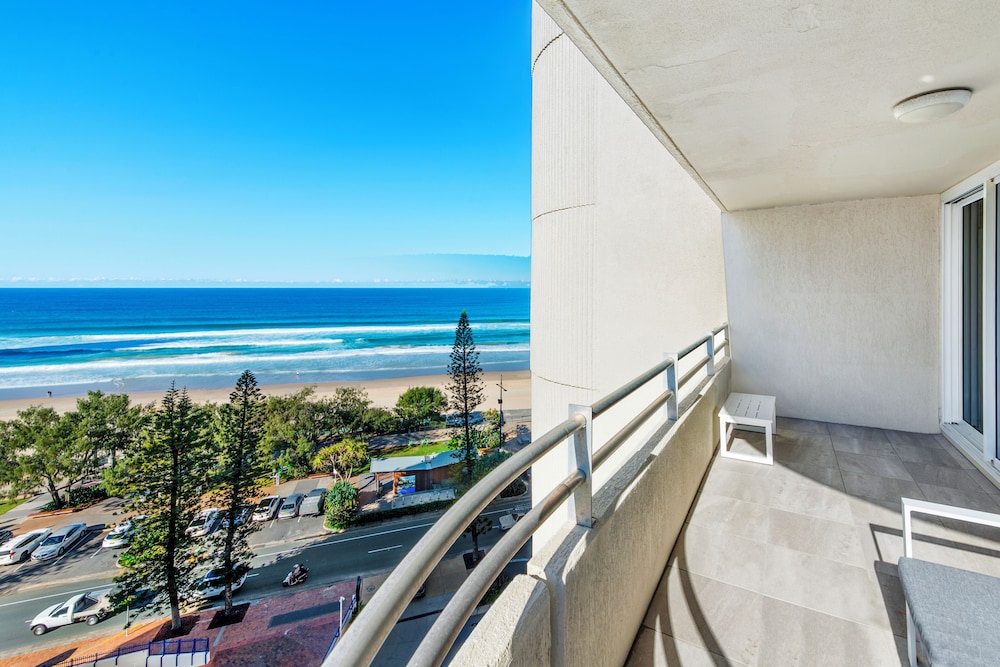Zenith Ocean Front Apartments 41/50