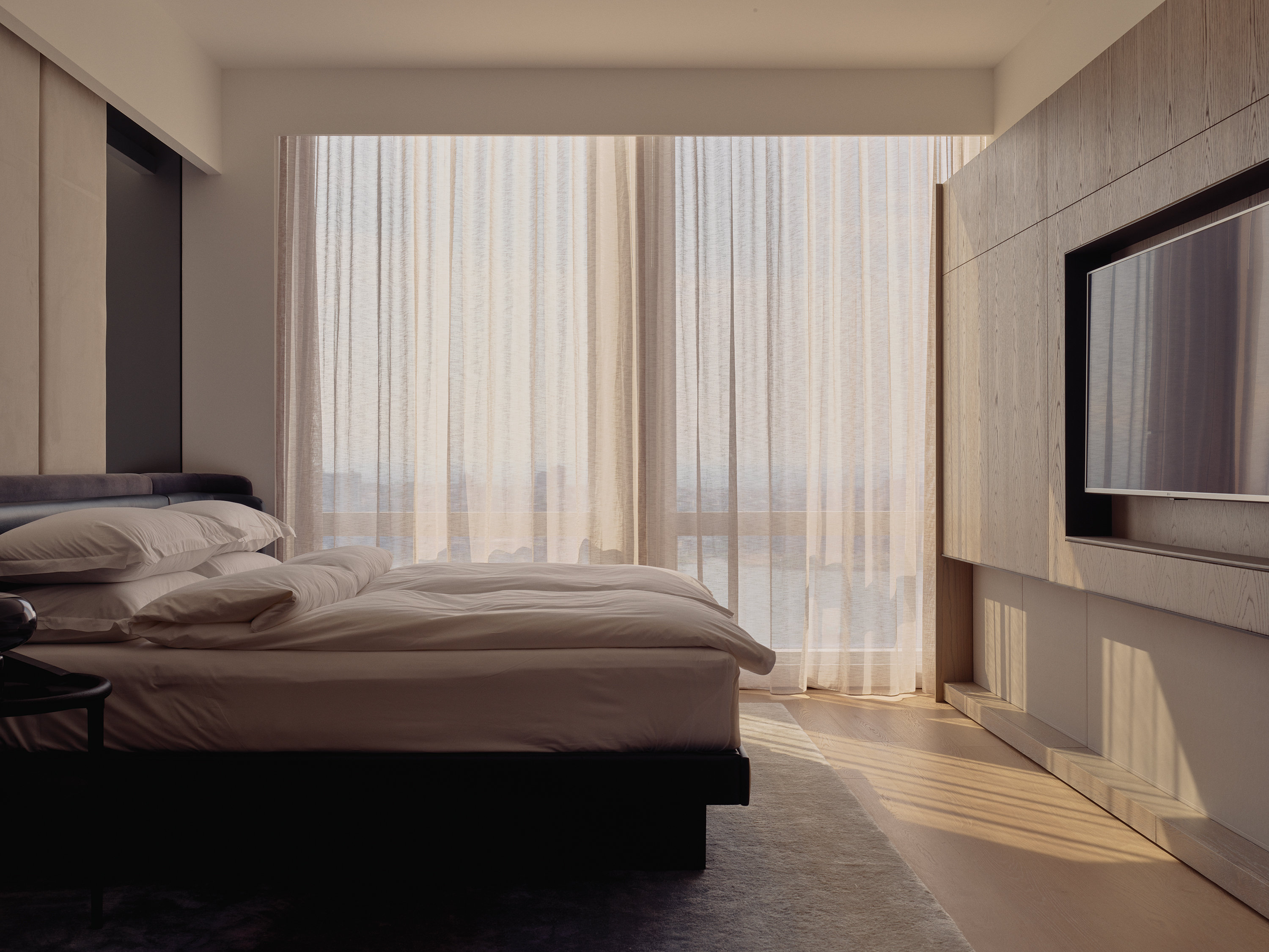 Equinox Hotel 26/78