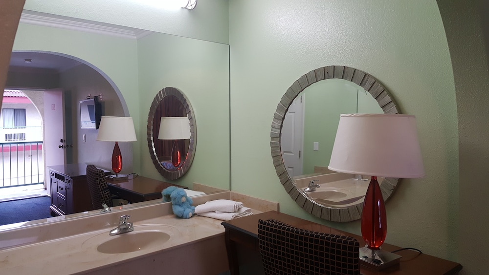 Flamingo Inn Long Beach 27/56