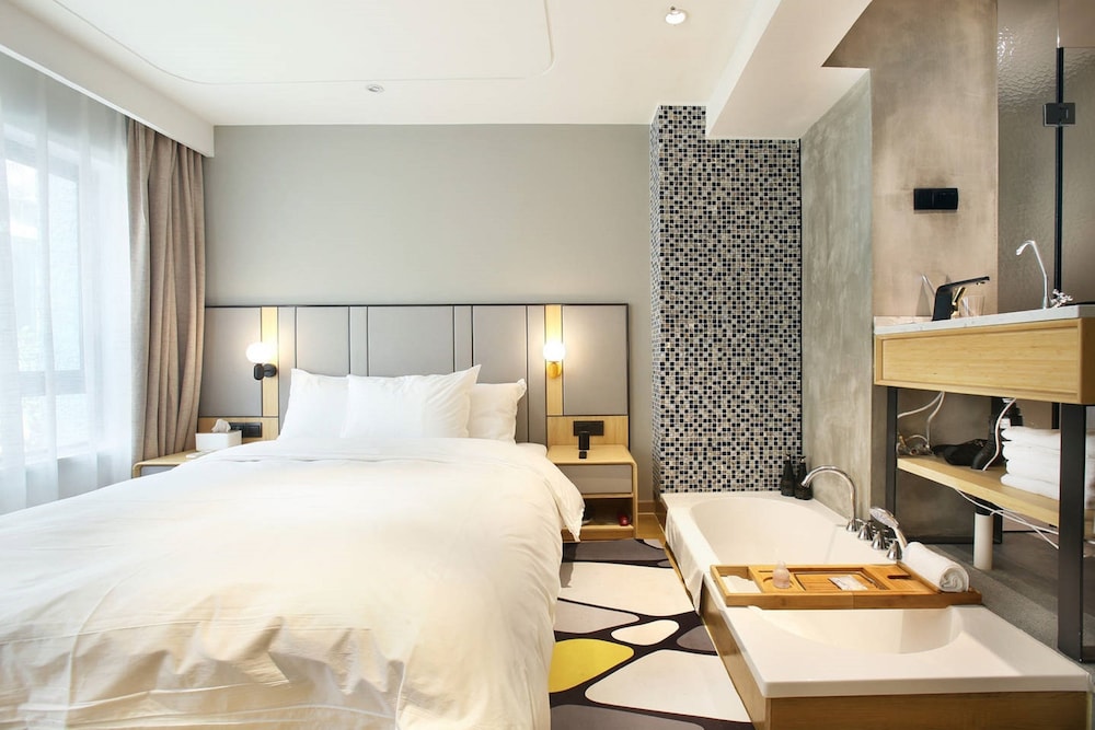 Miju House Jing'an 18/50
