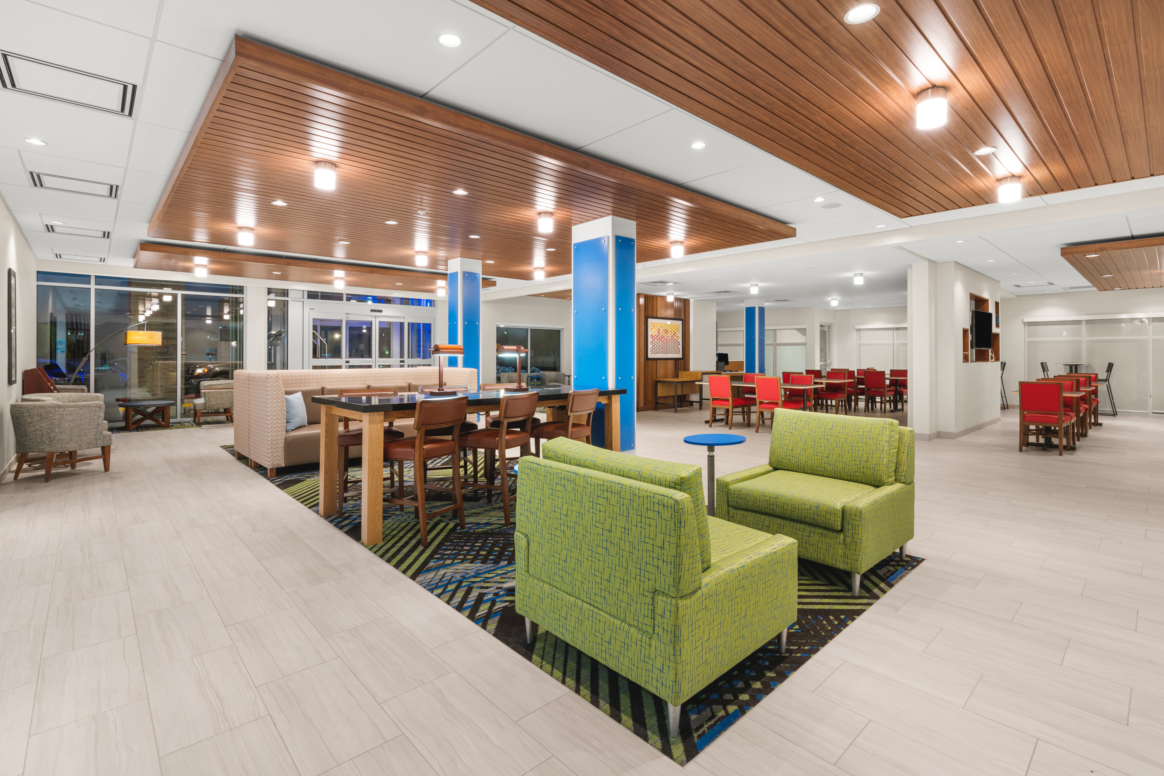 Holiday Inn Express & Suites Suisun City 46/70