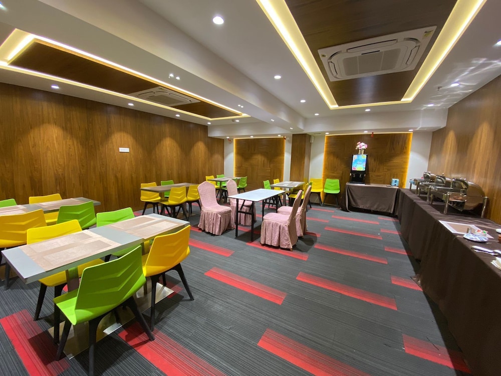 The Byke Delotel, Borivali 30/39
