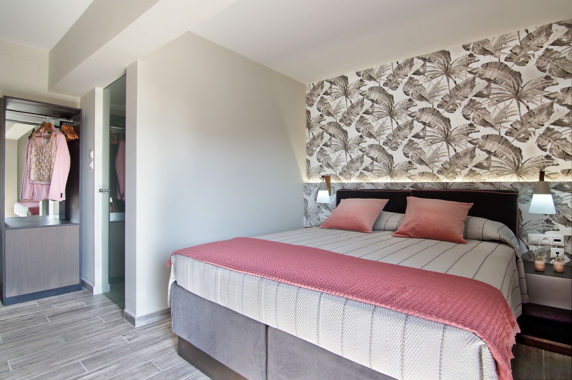 Superior, Double Bed, Partial Sea View