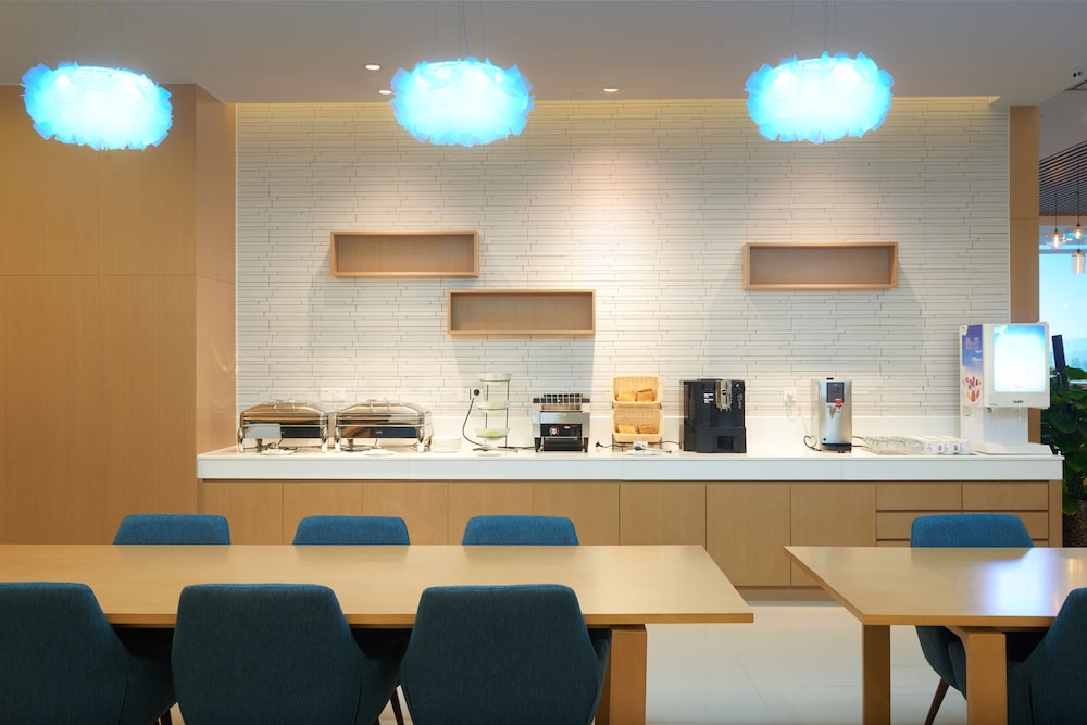 HOLIDAY INN EXPRESS LUOYANG YICHUAN 54/56
