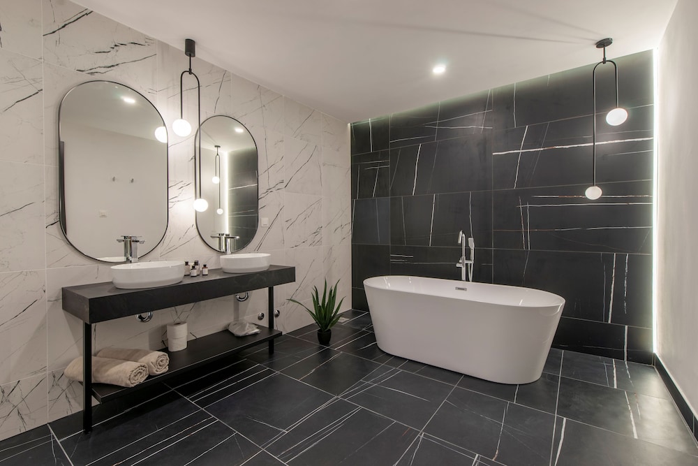 Soho Suites 48/54