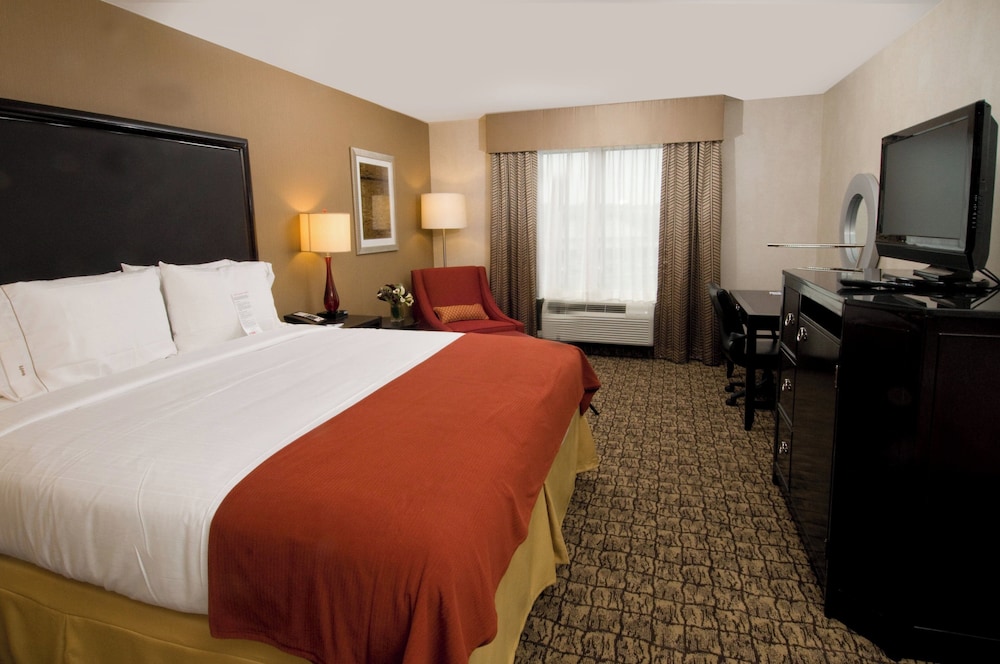 Holiday Inn Express Suites Alexandria Fort Belvoir 16/73