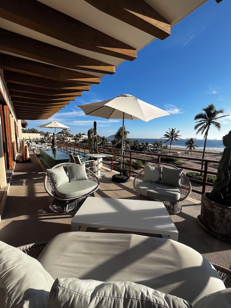 Marea Beachfront Villas 44/50