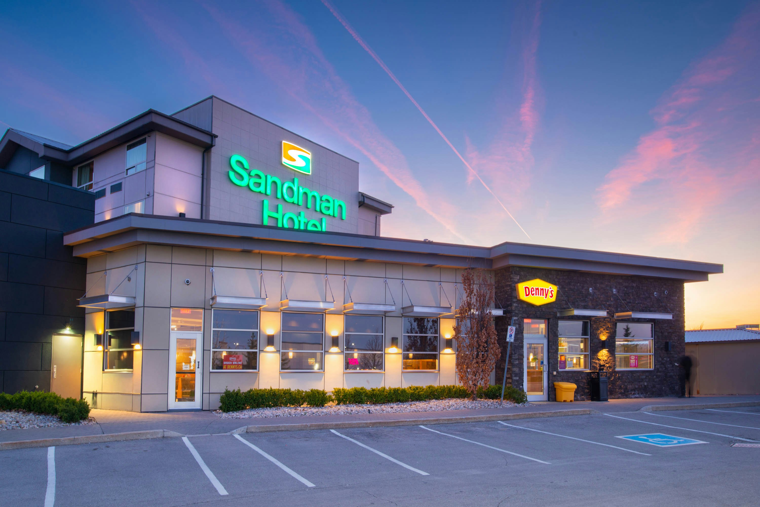 Sandman Hotel Oakville 2/33