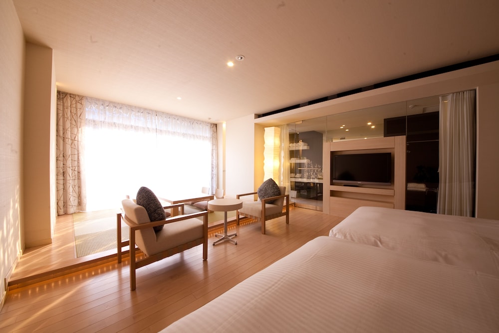 Suginoi Hotel 11/76