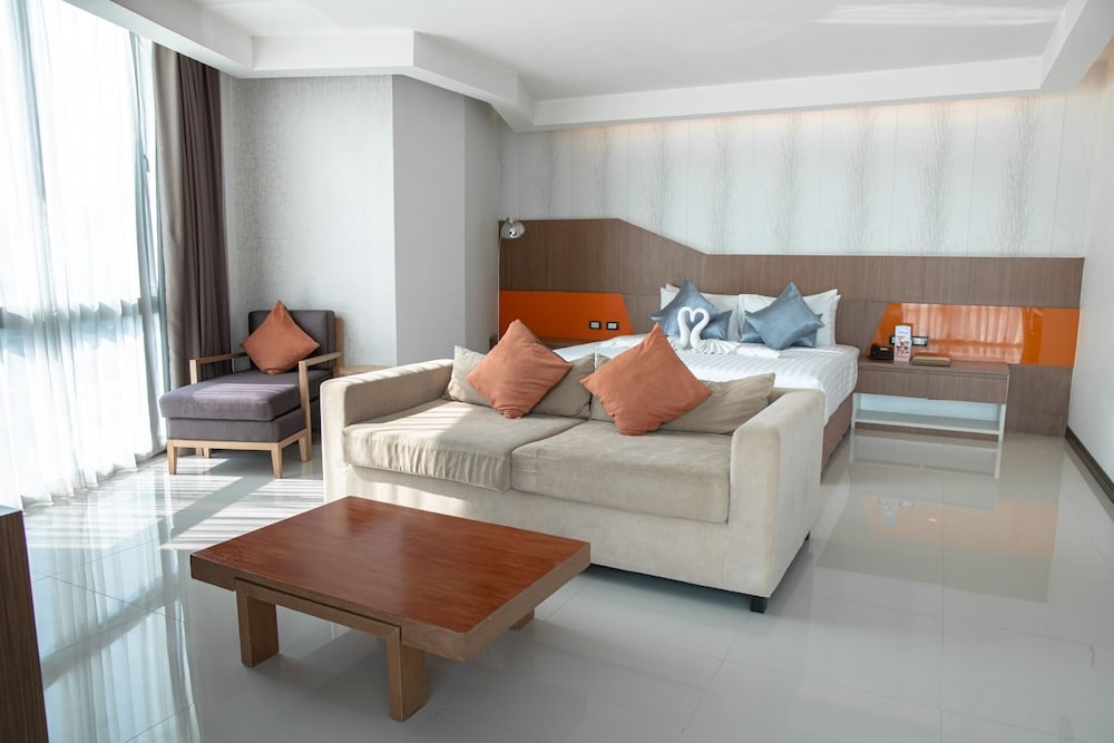 42C The Chic Hotel 36/49