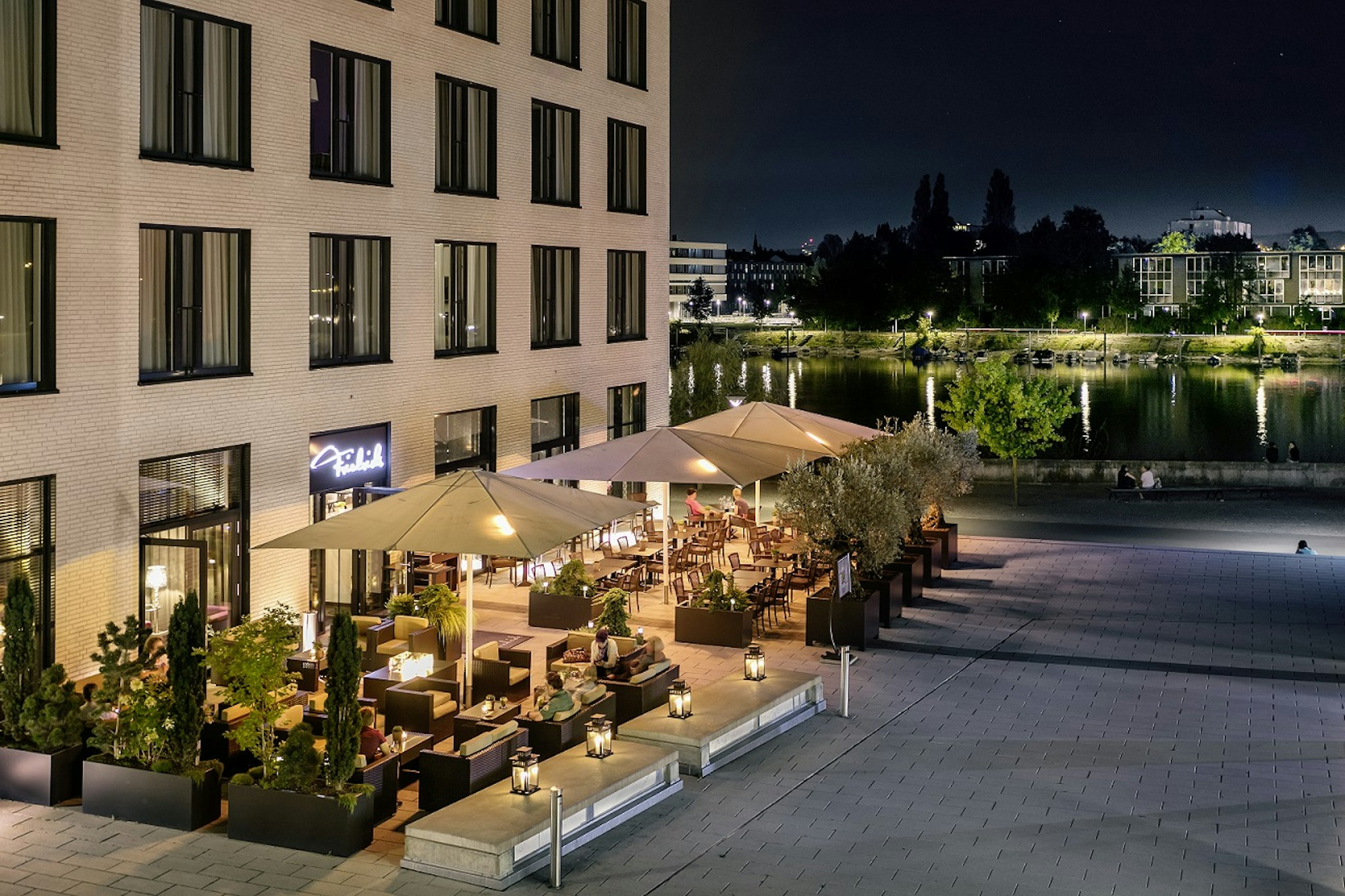 Hotel 47 2/42