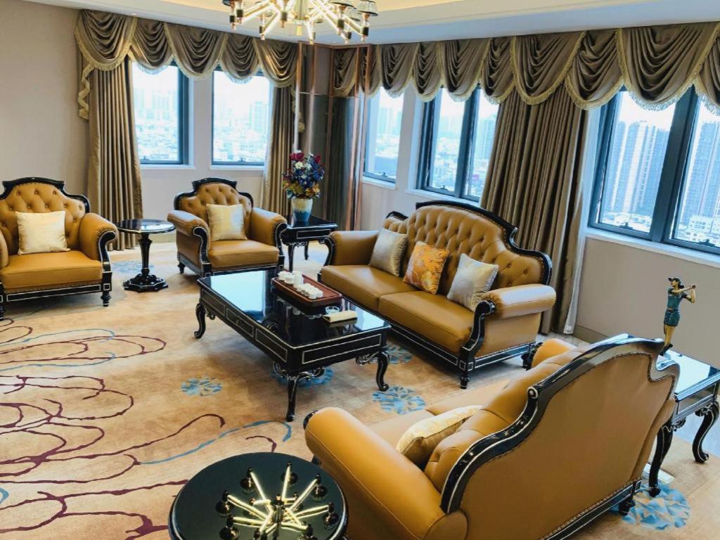 Venus Royal Hotels (Zhongshan Dongfeng Center) 25/50