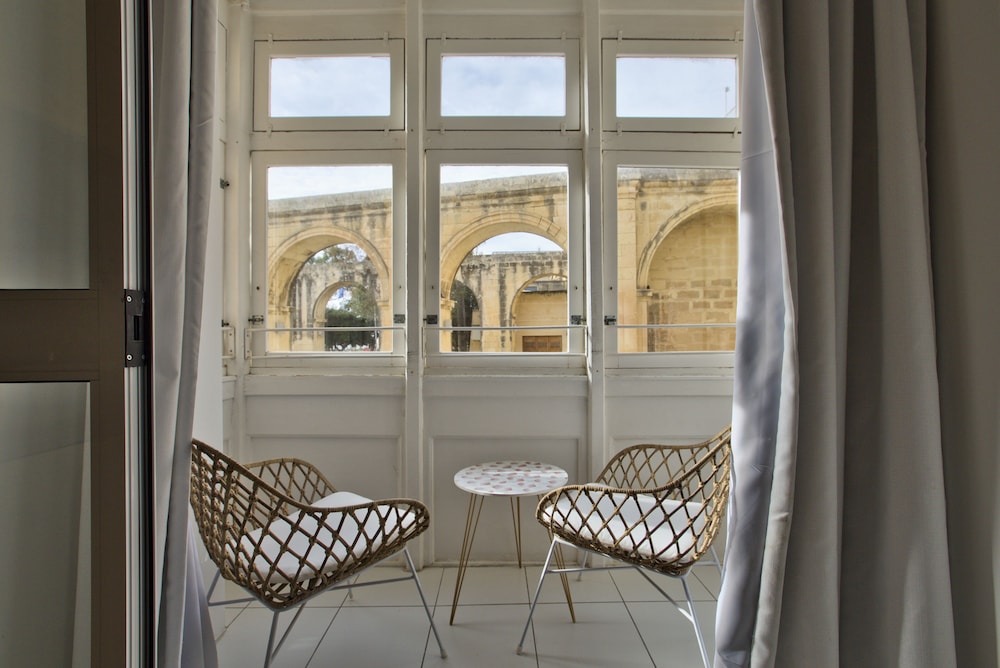 Barrakka Suites 23/50