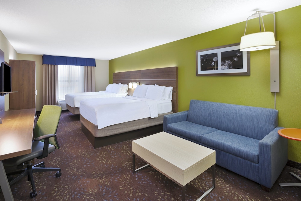 Standard, 2 Queen Beds, Extra Floor Space