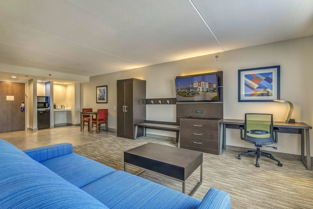 Holiday Inn Express and Suites Longview North 28/58