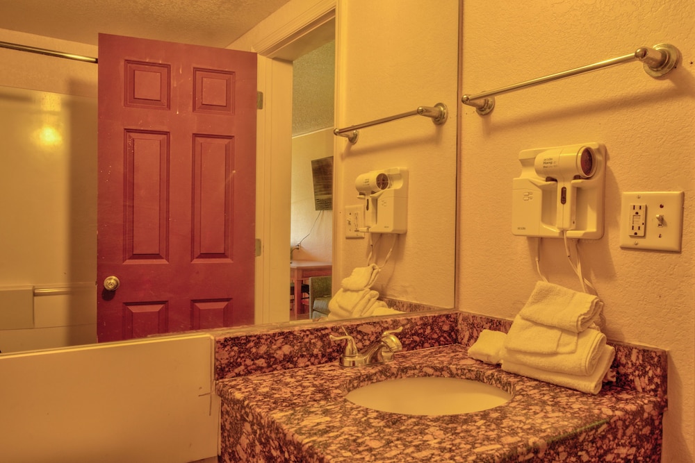Clearwater Hotel 18/27