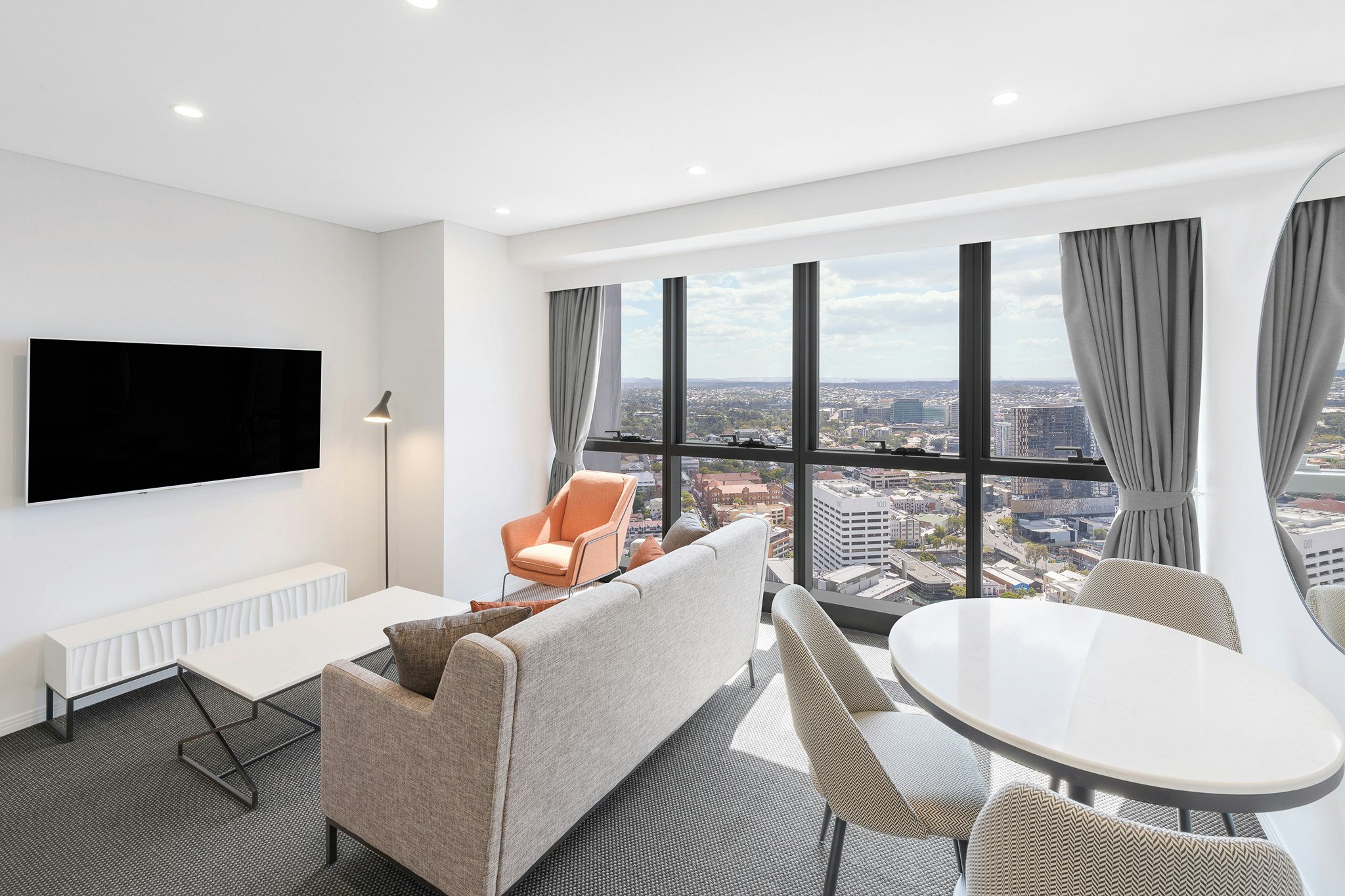 Meriton Suites Adelaide Street 17/17