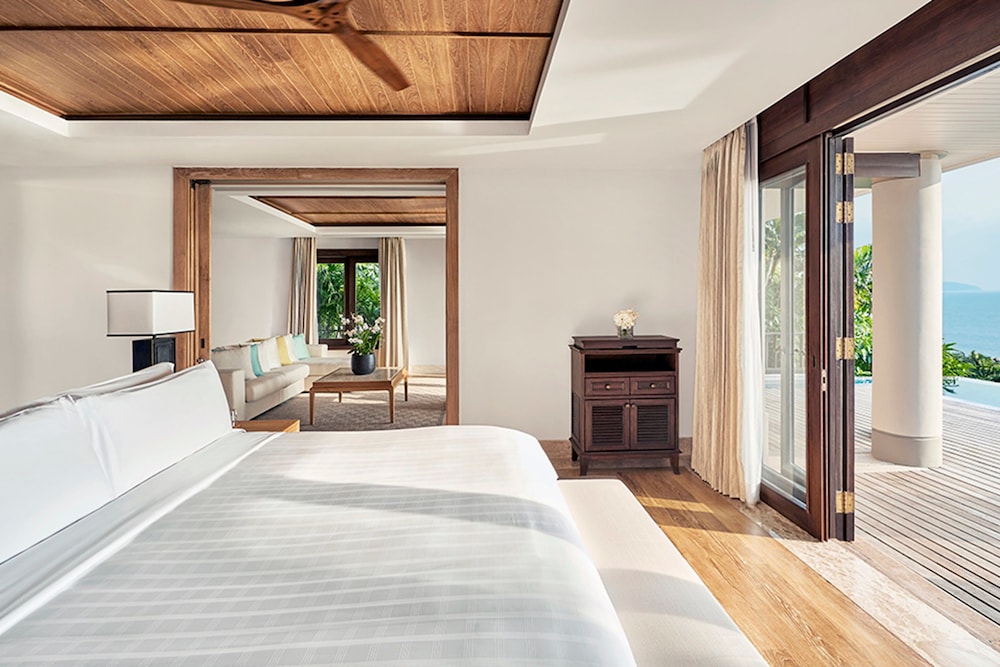 SIGNATURE, SUITE, OCEAN VIEW, WITH POOL