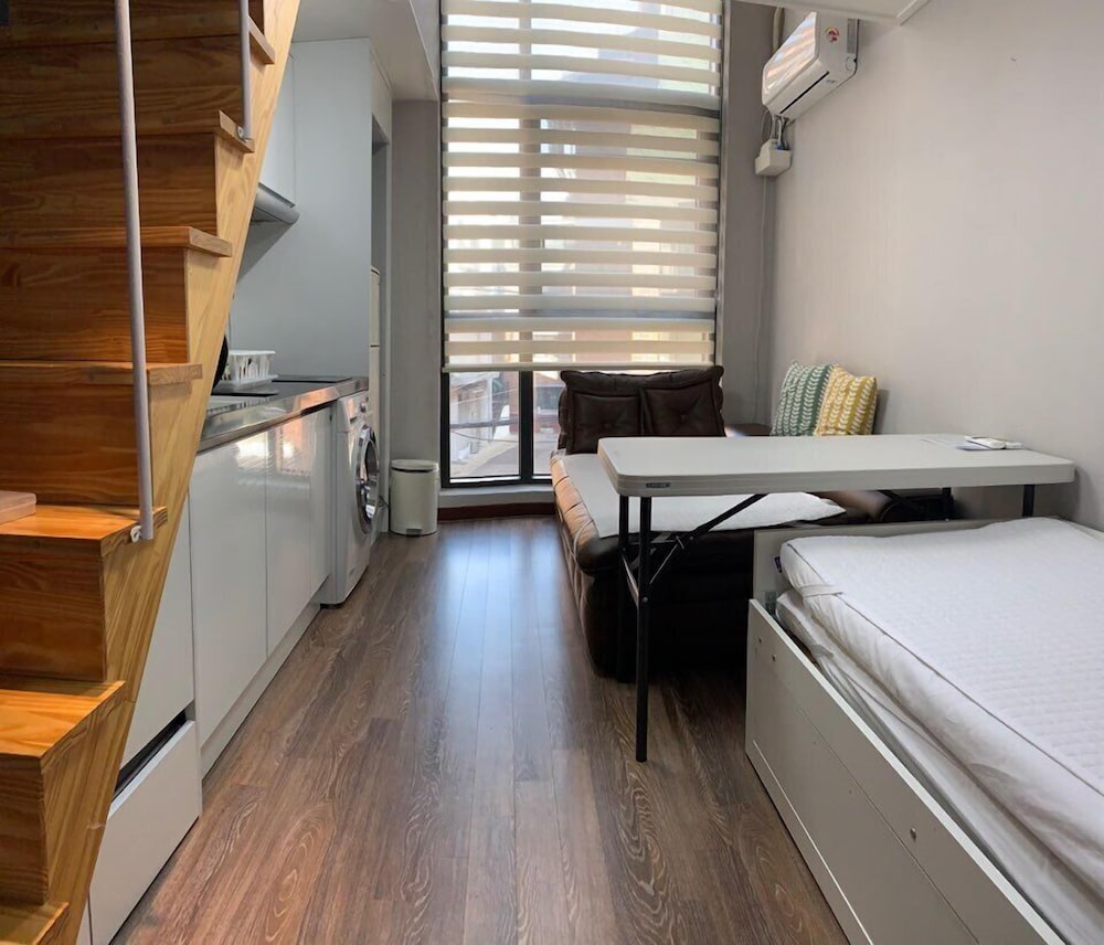 DUPLEX, FAMILY, SUITE