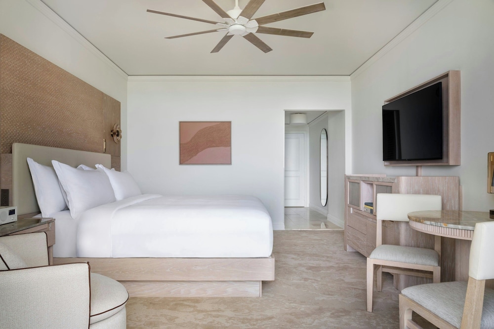 Room, King Bed, Bay View, Balcony، The Ritz Carlton Key Biscayne 3/9