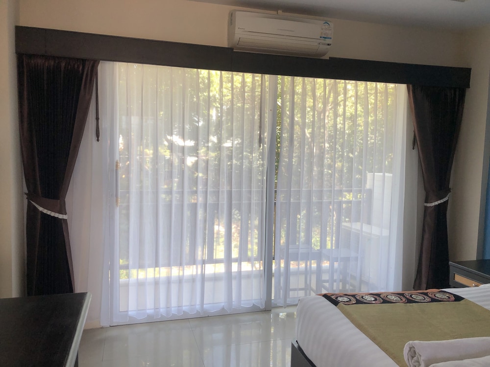 MM. Hill Hotel 30/58