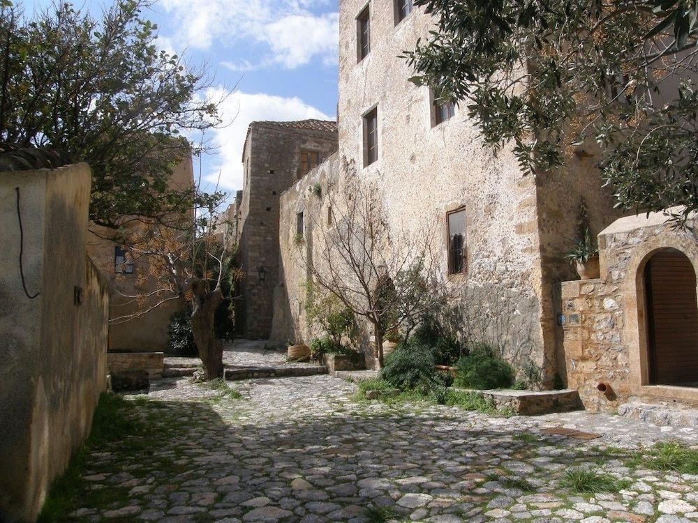 Dorovinis Monemvasia Castlehouses 27/45