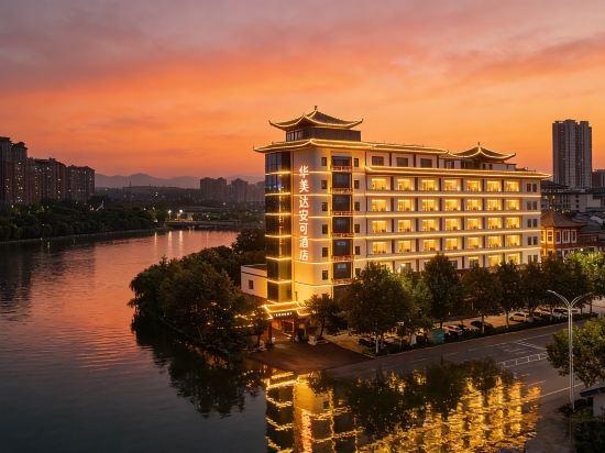 Ramada Encore by Wyndham Linqu Downtown 7/37