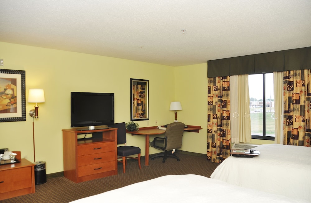 Hampton Inn Macomb 42/63