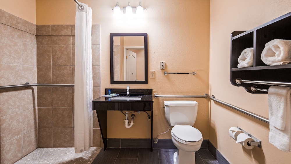 Best Western Bradbury Inn & Suites 7/26