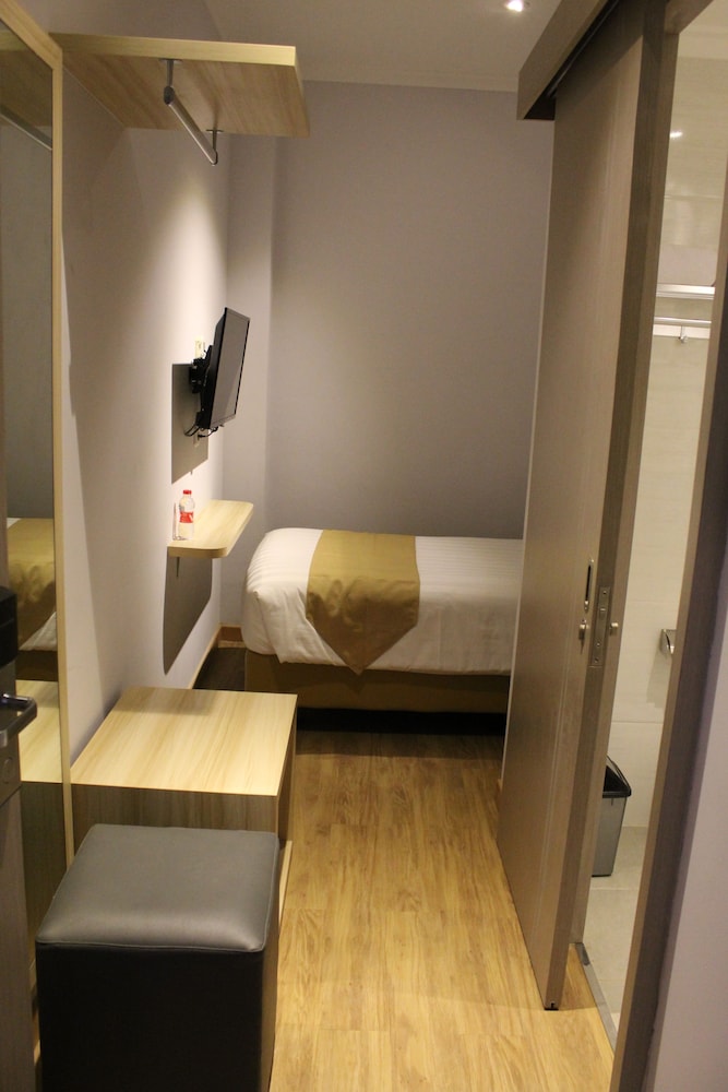 Central Front One Inn Jakarta Airport 18/33