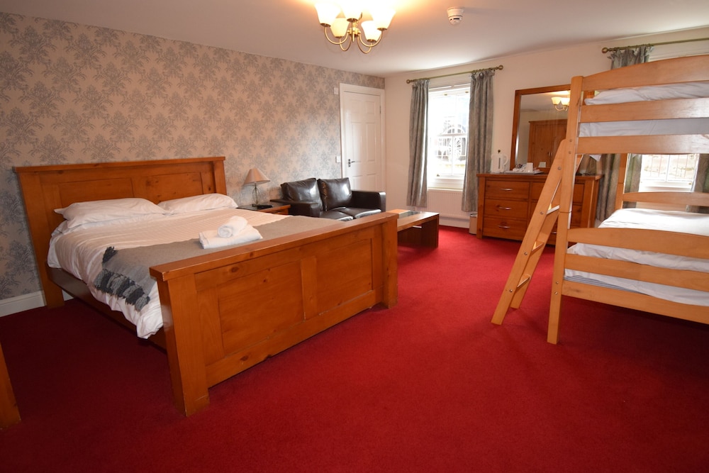 The Elphinstone Hotel 8/36